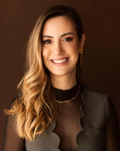 Profa. Esp. Munique Kurtz de Mello